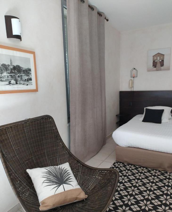 Hotel Le Synaya Санари-сюр-Мер Екстериор снимка