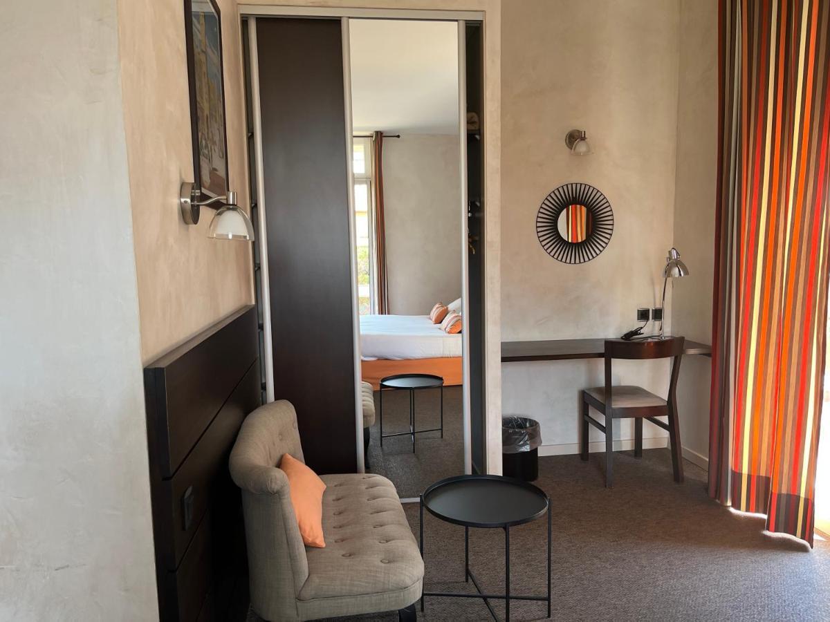 Hotel Le Synaya Санари-сюр-Мер Екстериор снимка