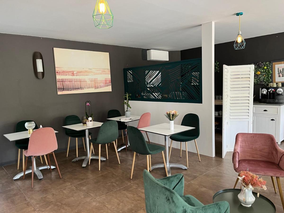 Hotel Le Synaya Санари-сюр-Мер Екстериор снимка