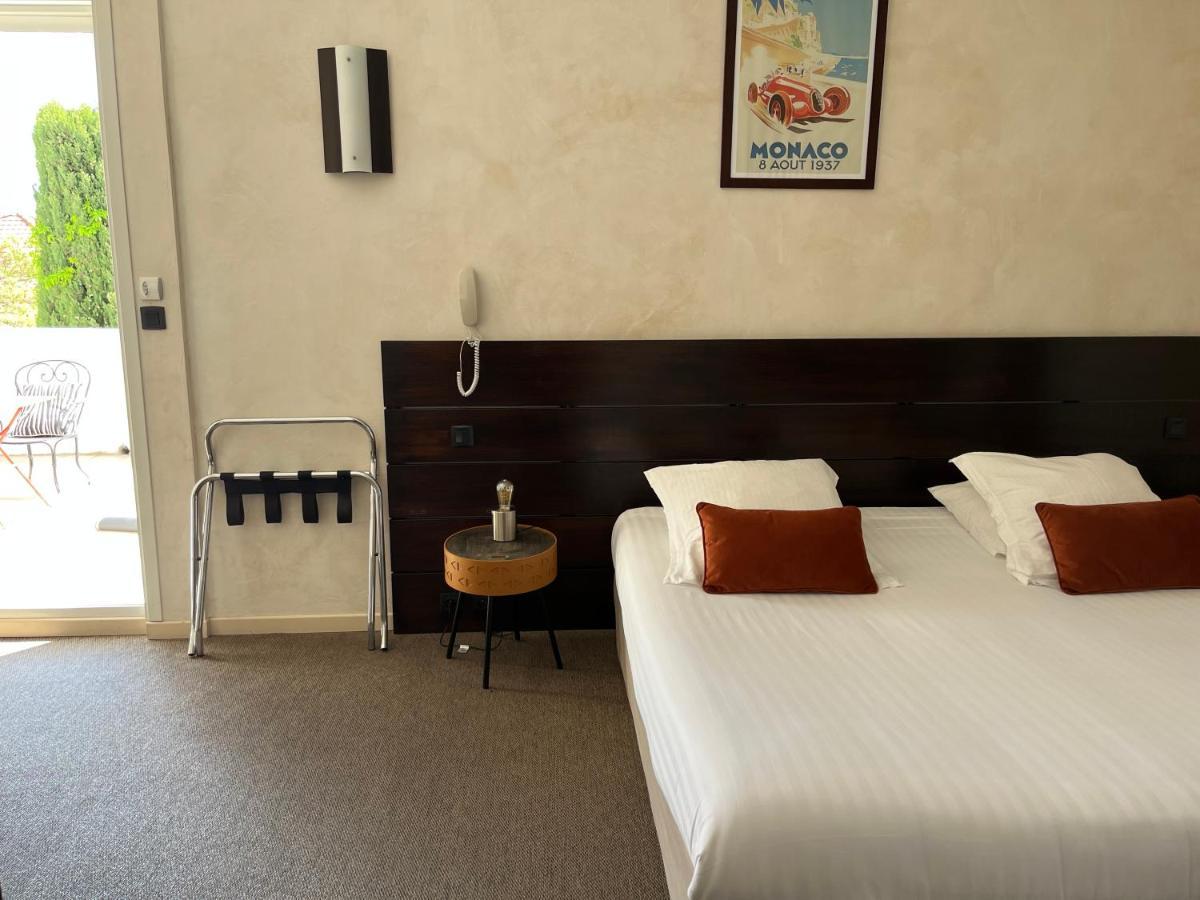 Hotel Le Synaya Санари-сюр-Мер Екстериор снимка