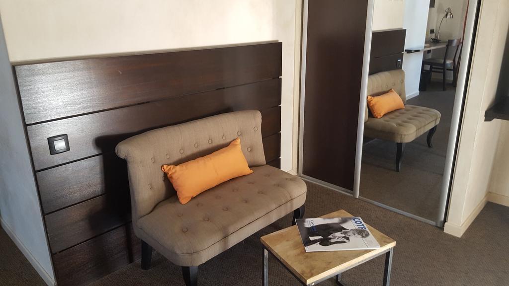 Hotel Le Synaya Санари-сюр-Мер Екстериор снимка