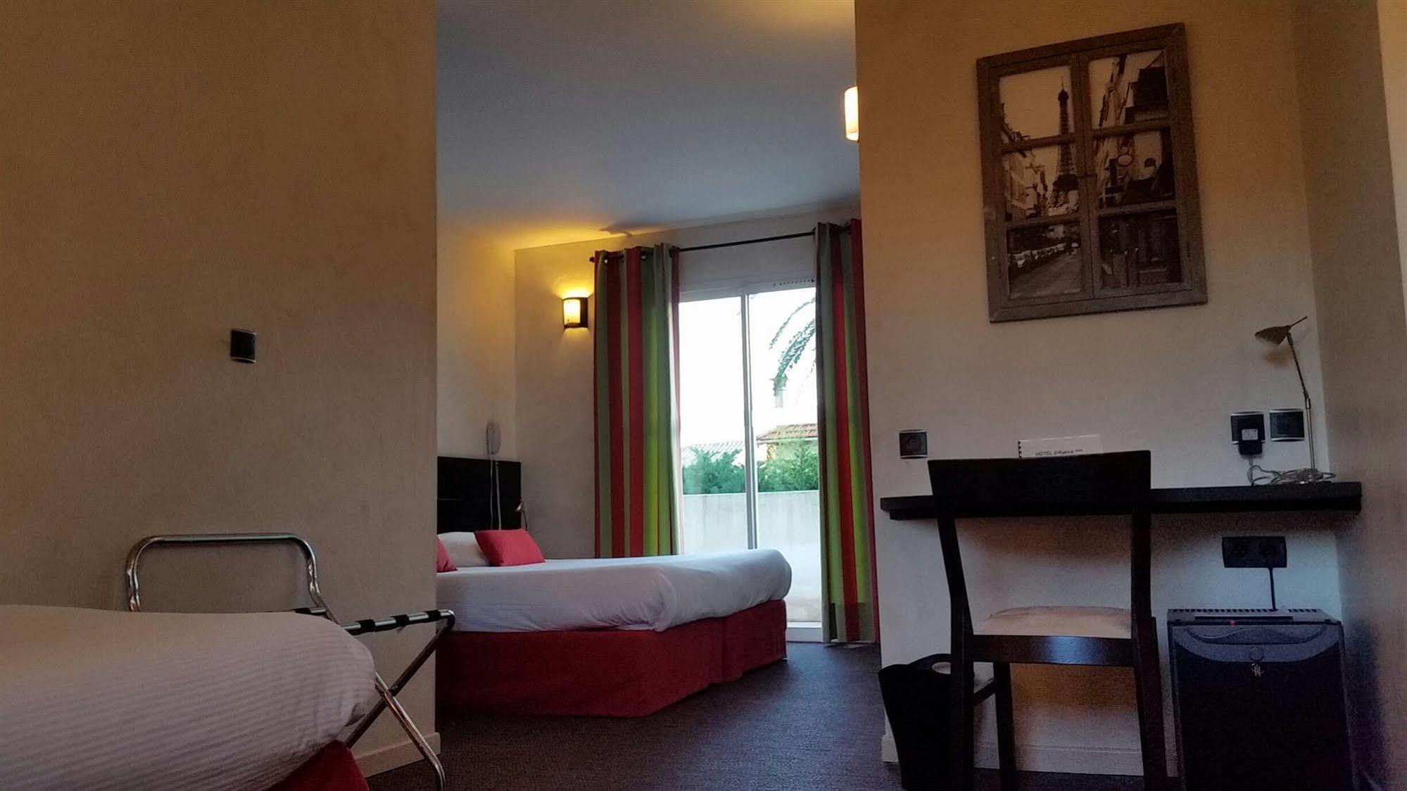 Hotel Le Synaya Санари-сюр-Мер Екстериор снимка