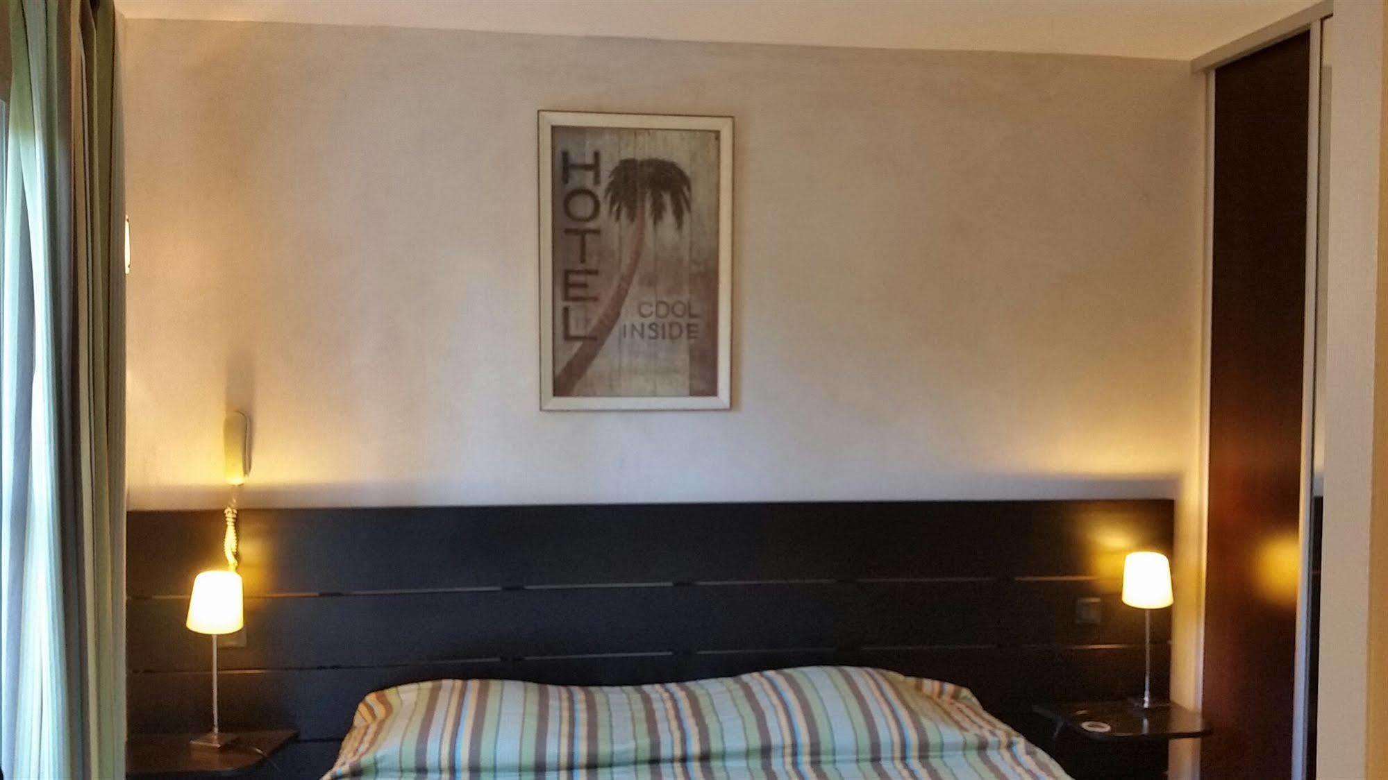 Hotel Le Synaya Санари-сюр-Мер Екстериор снимка