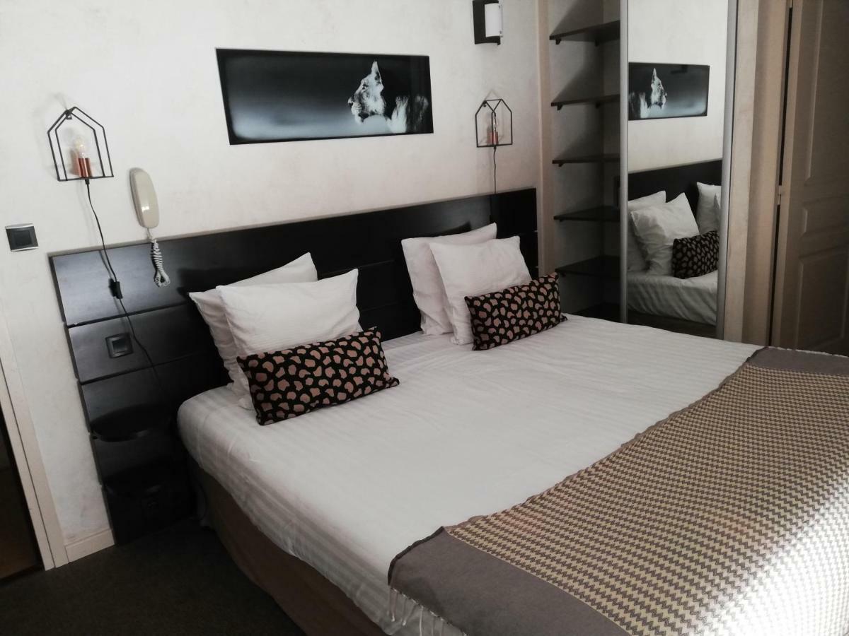 Hotel Le Synaya Санари-сюр-Мер Екстериор снимка